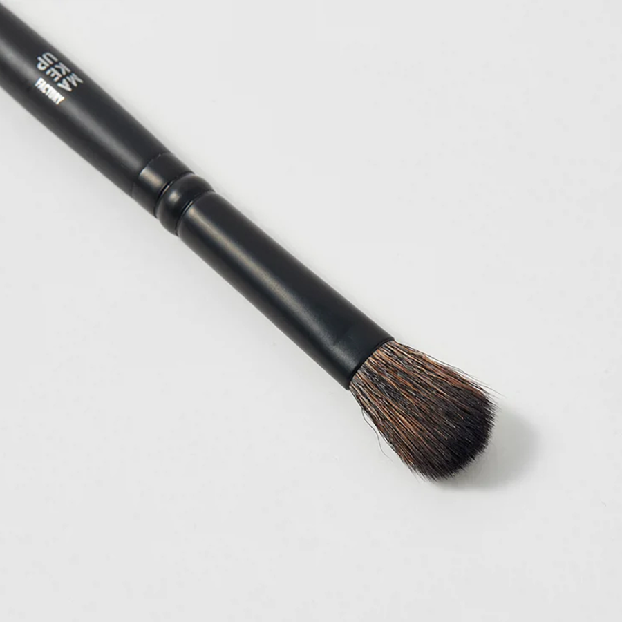MAKE UP FACTORY Кисть для растушевки теней / Soft Blending brush, фото 2