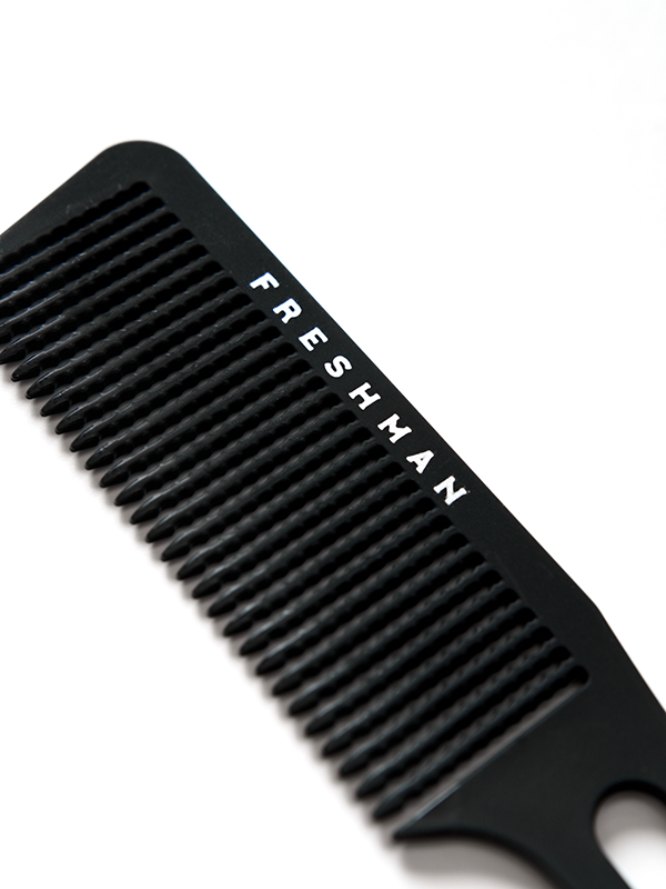FRESHMAN Расческа для стрижки машинкой с волнистыми зубьями / Collection Carbon, фото 2
