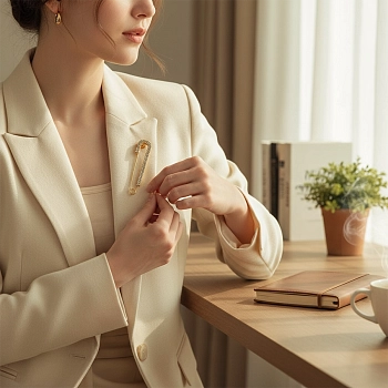 IWOU PROFESSIONAL Брошь Булавка со стразами золото, фото 3