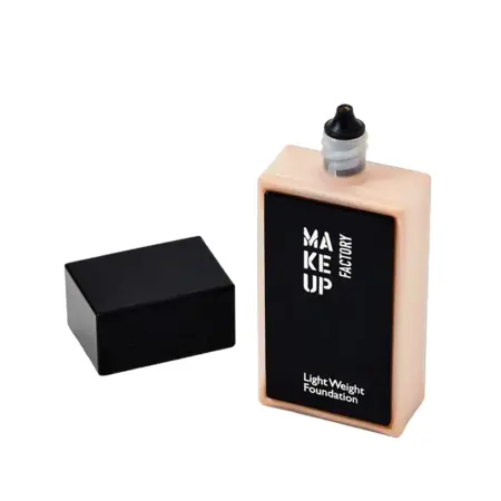 MAKE UP FACTORY Основа тональная, тон 10 светлый ванильный / Light Weight Foundation 30 мл - 2