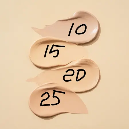 MAKE UP FACTORY Основа тональная, тон 10 светлый ванильный / Light Weight Foundation 30 мл - 4
