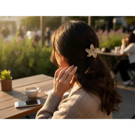 IWOU PROFESSIONAL Краб для волос мини Цветок в стразах золото 1шт - 5